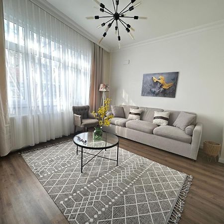 Center Of City In Besiktas 2 Plus 1 With 2 Bathroom And 3 Air Conditioner Istanbul Luaran gambar