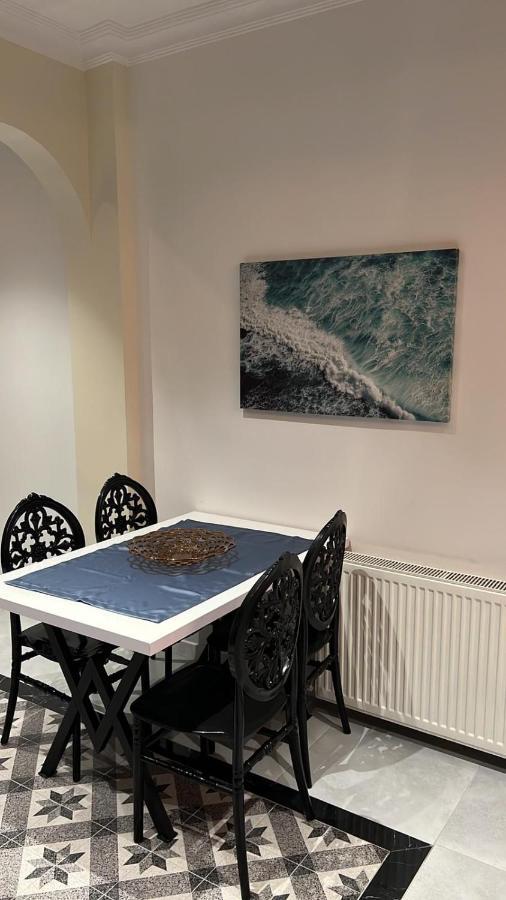 Center Of City In Besiktas 2 Plus 1 With 2 Bathroom And 3 Air Conditioner Istanbul Luaran gambar