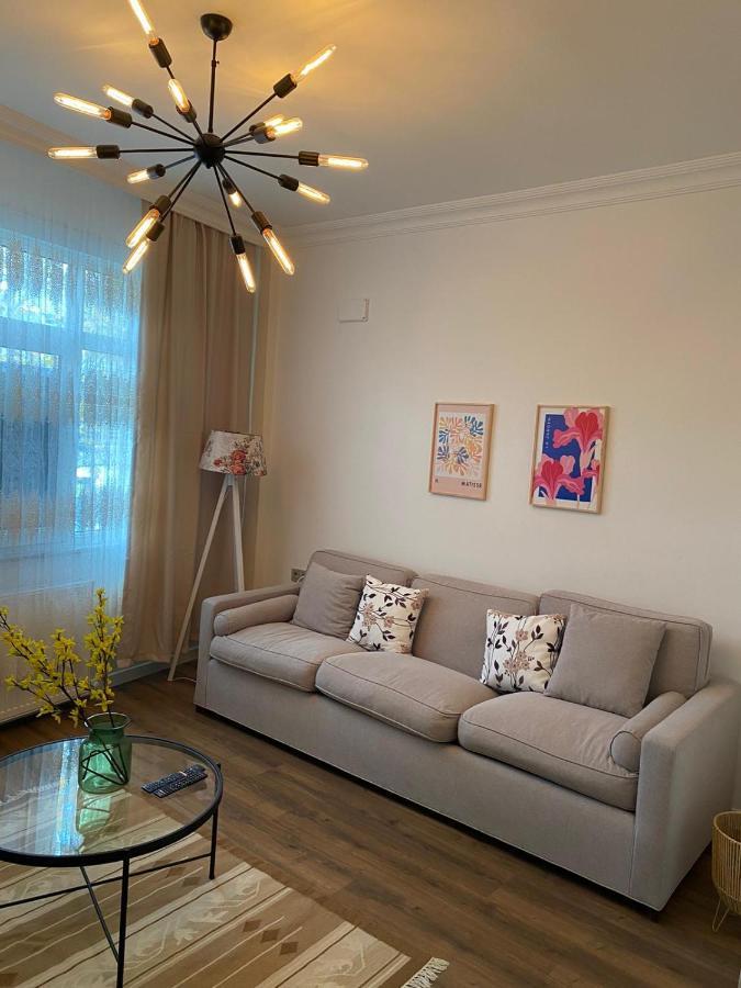 Center Of City In Besiktas 2 Plus 1 With 2 Bathroom And 3 Air Conditioner Istanbul Luaran gambar