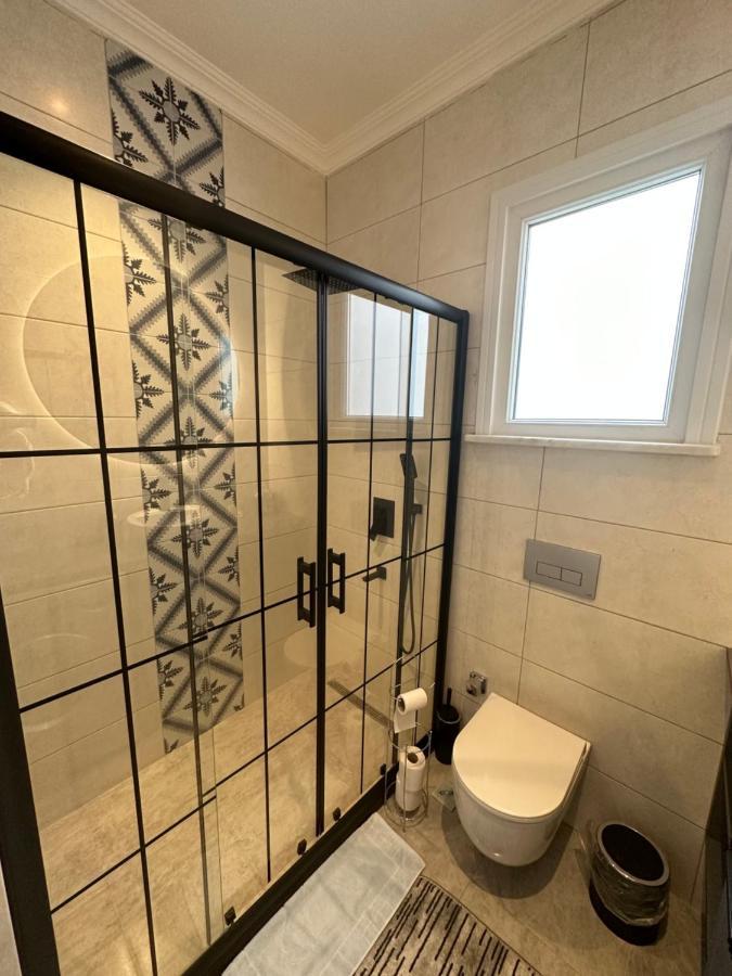 Center Of City In Besiktas 2 Plus 1 With 2 Bathroom And 3 Air Conditioner Istanbul Luaran gambar