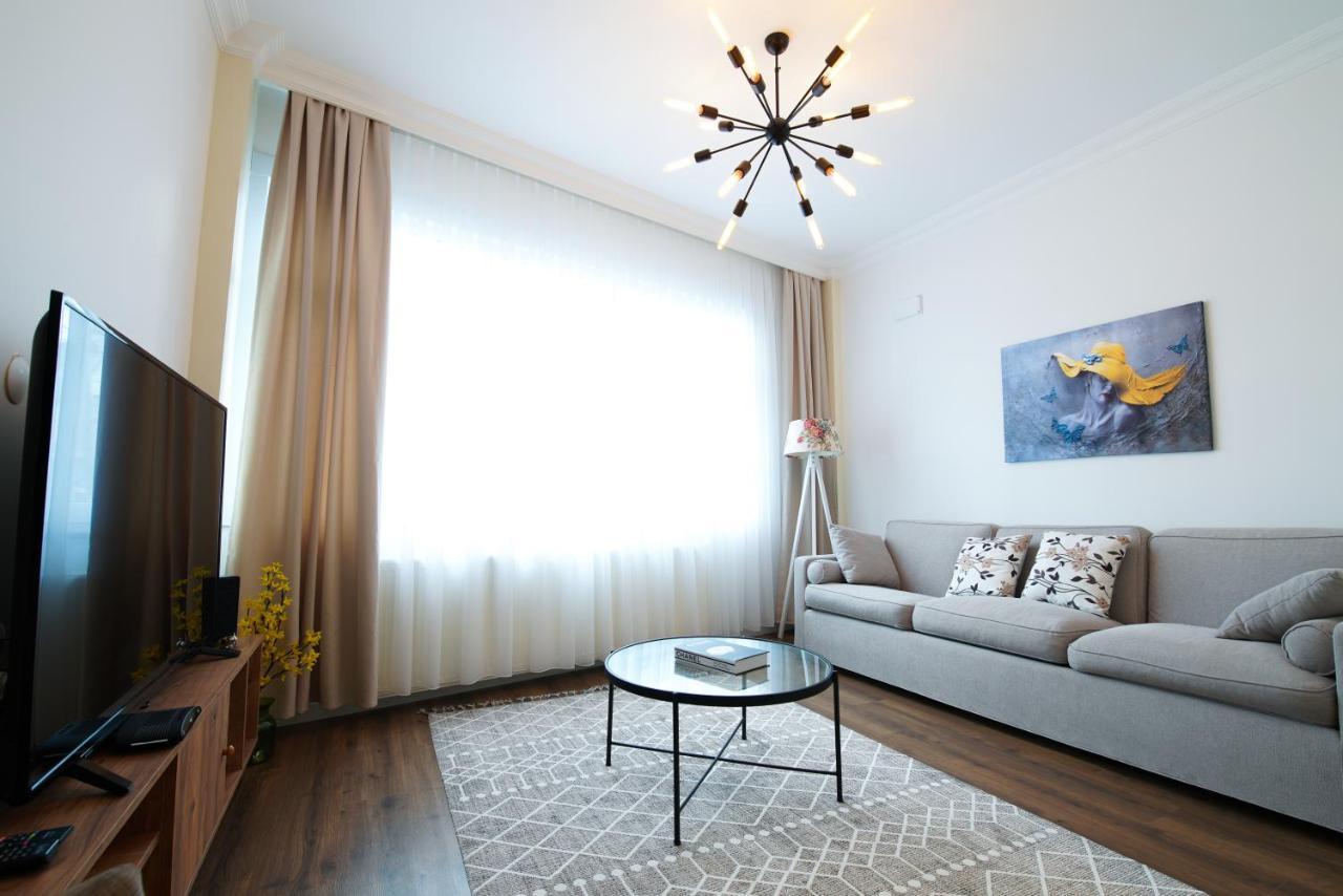 Center Of City In Besiktas 2 Plus 1 With 2 Bathroom And 3 Air Conditioner Istanbul Luaran gambar