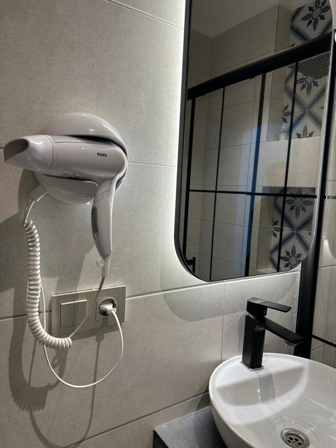 Center Of City In Besiktas 2 Plus 1 With 2 Bathroom And 3 Air Conditioner Istanbul Luaran gambar