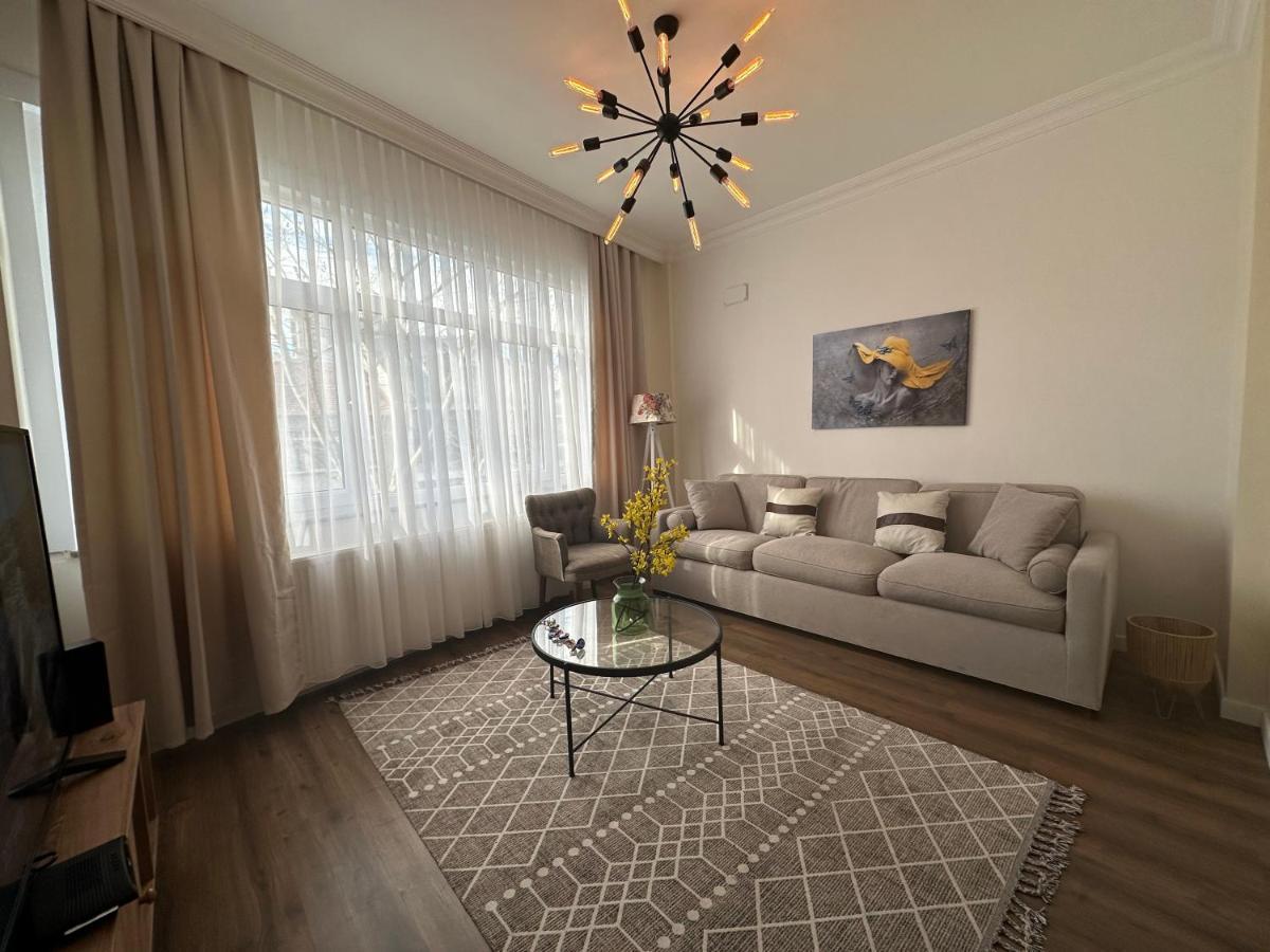 Center Of City In Besiktas 2 Plus 1 With 2 Bathroom And 3 Air Conditioner Istanbul Luaran gambar