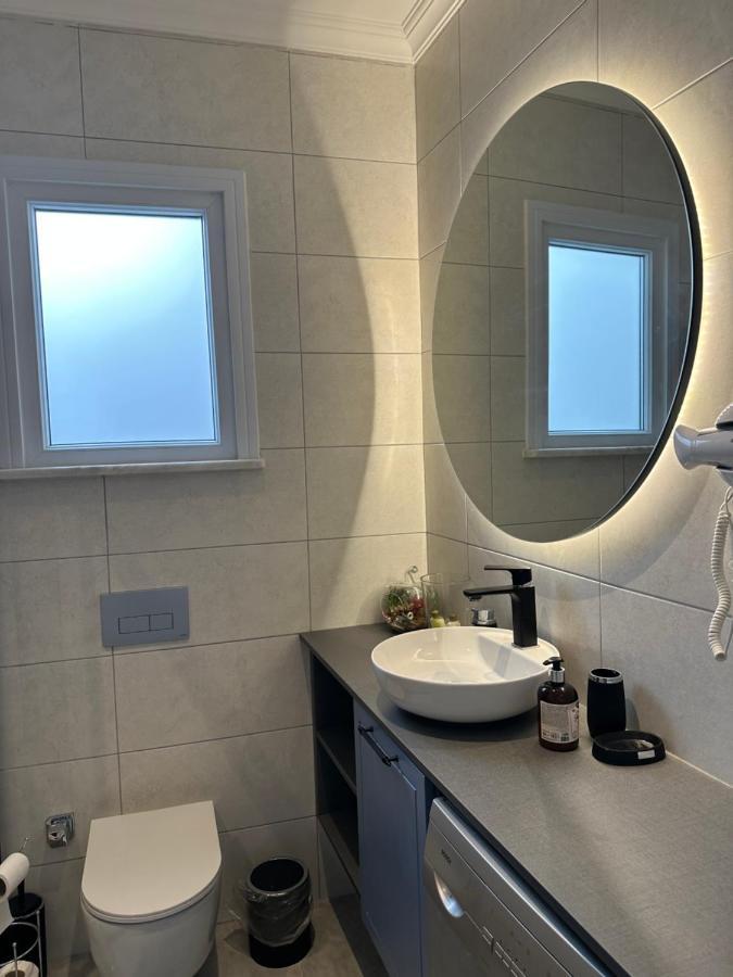 Center Of City In Besiktas 2 Plus 1 With 2 Bathroom And 3 Air Conditioner Istanbul Luaran gambar
