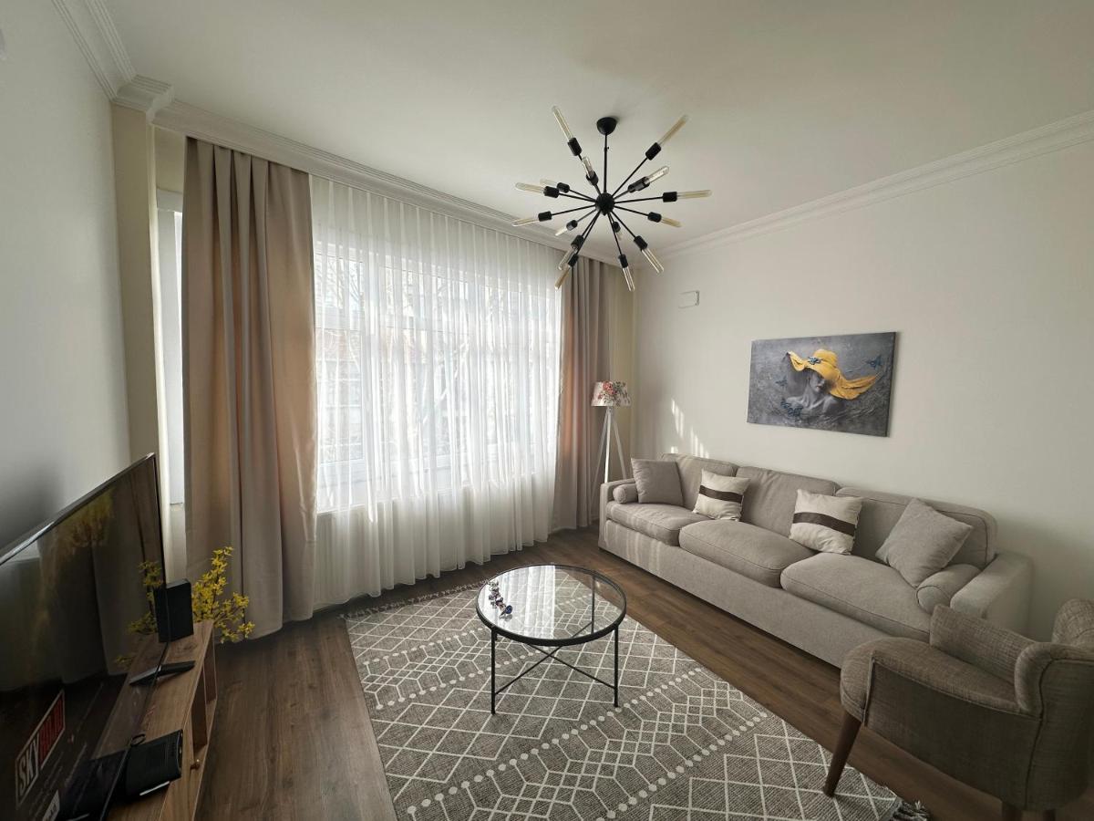 Center Of City In Besiktas 2 Plus 1 With 2 Bathroom And 3 Air Conditioner Istanbul Luaran gambar
