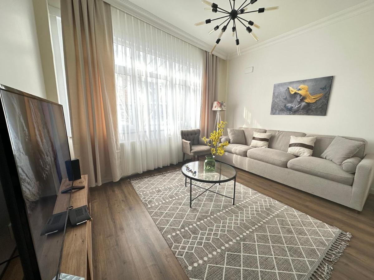 Center Of City In Besiktas 2 Plus 1 With 2 Bathroom And 3 Air Conditioner Istanbul Luaran gambar