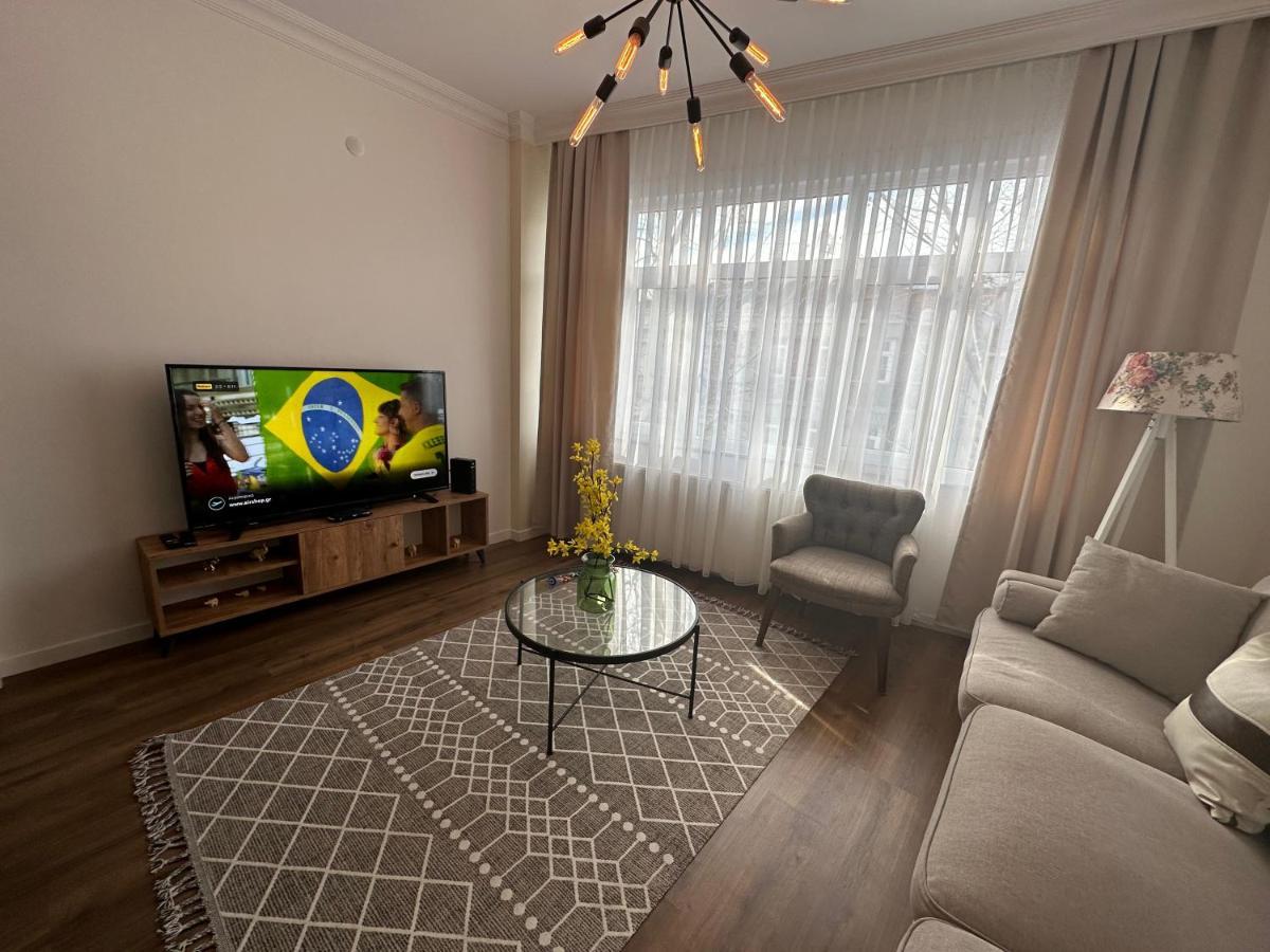 Center Of City In Besiktas 2 Plus 1 With 2 Bathroom And 3 Air Conditioner Istanbul Luaran gambar